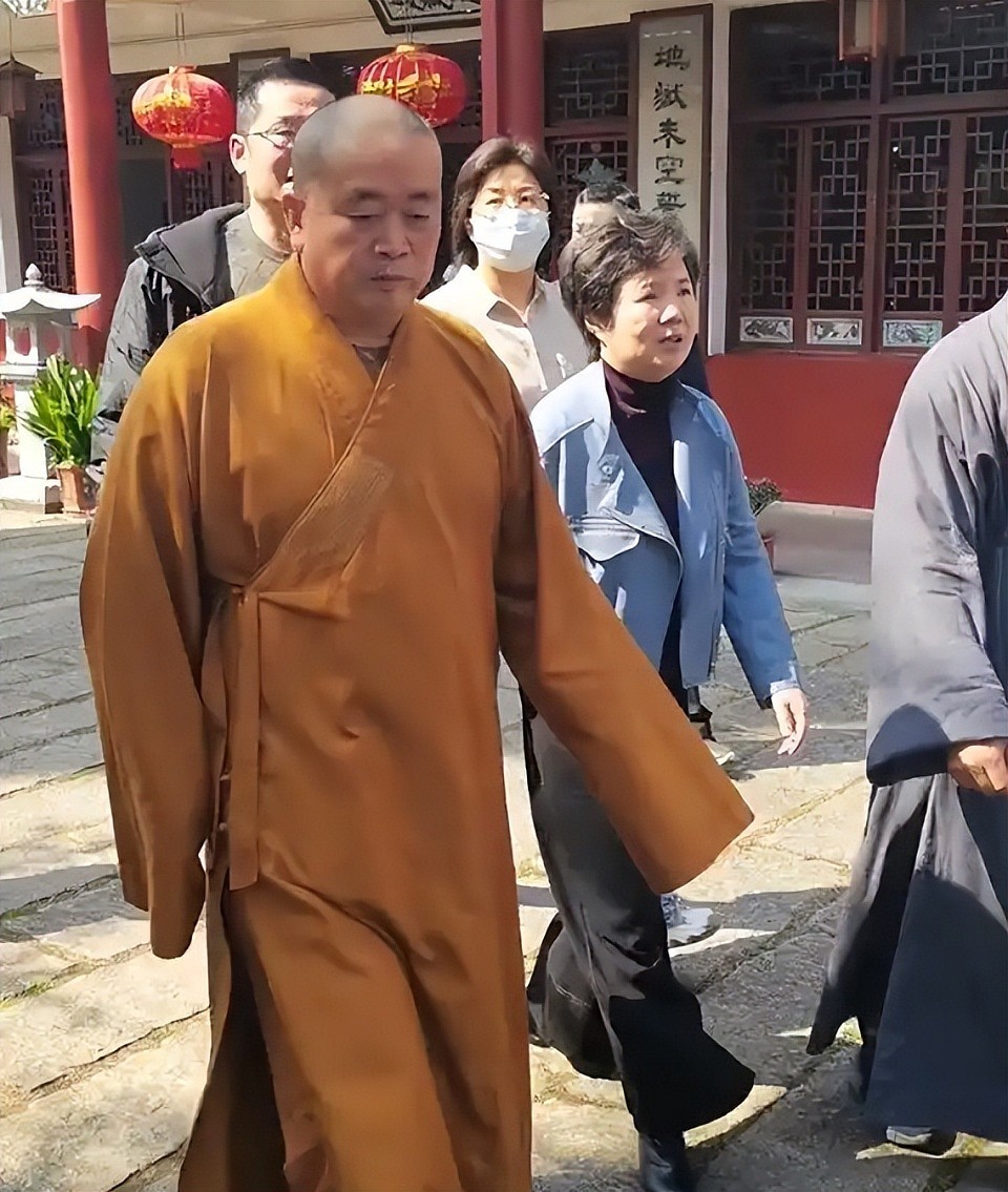 释永信被查，半个娱乐圈噤声，这位导演说哪怕十恶不赦也为其养老（组图） - 12