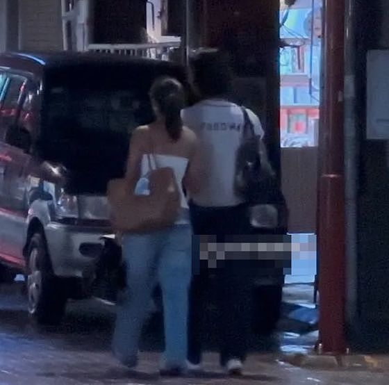42岁女星“母子恋”疑遇杀猪盘，21岁男友私会前任后宣布分手（组图） - 5