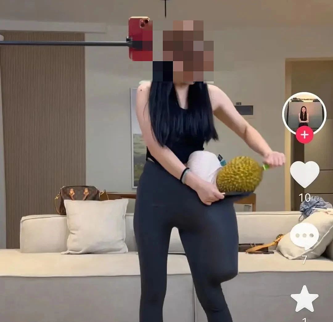 【美女】某音上女生“直播卖紧身裤”，这画面是免费可以看的（组图） - 11