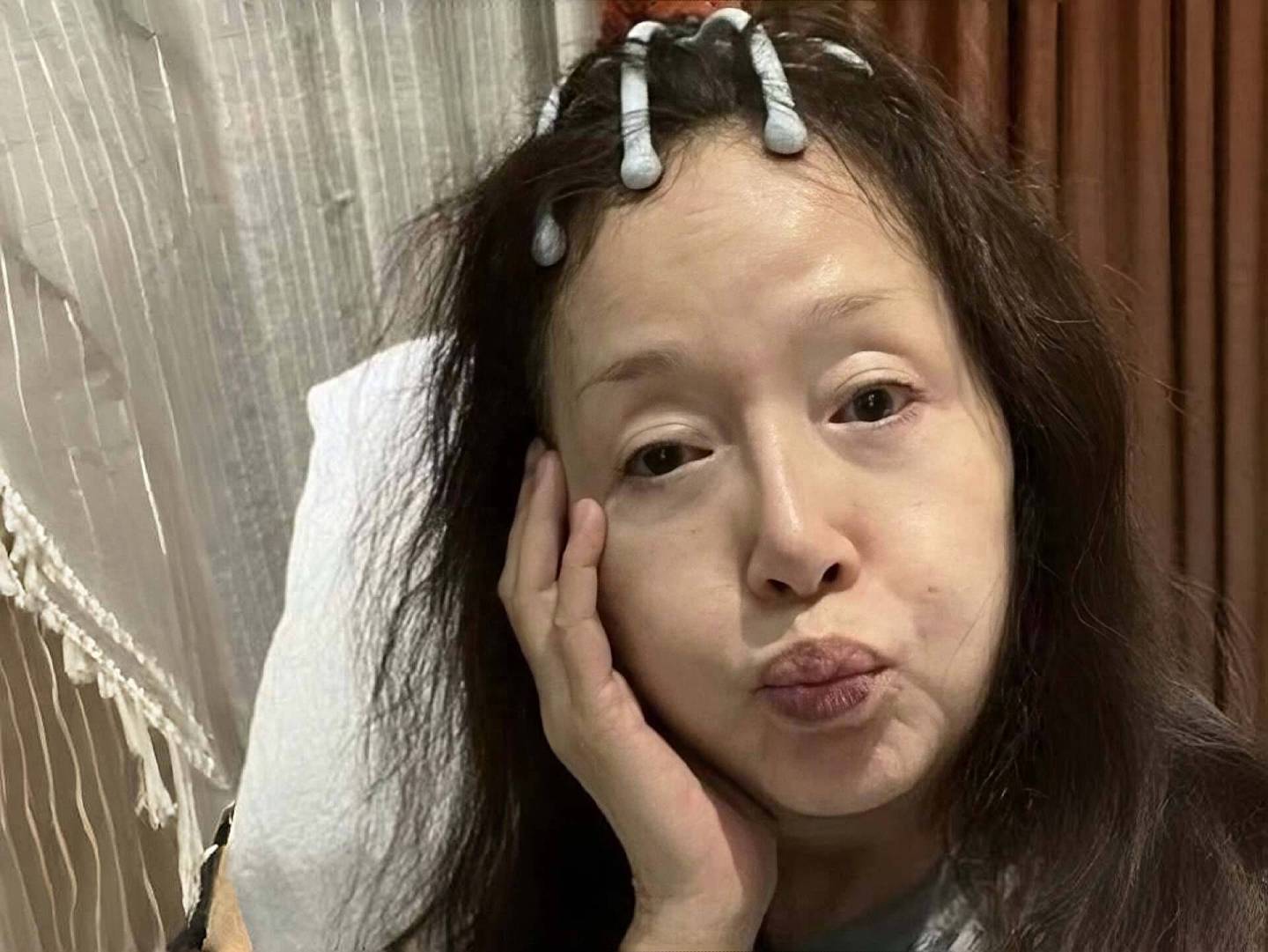 香港知名女星断崖式衰老，女儿为护母变同性恋（组图） - 1