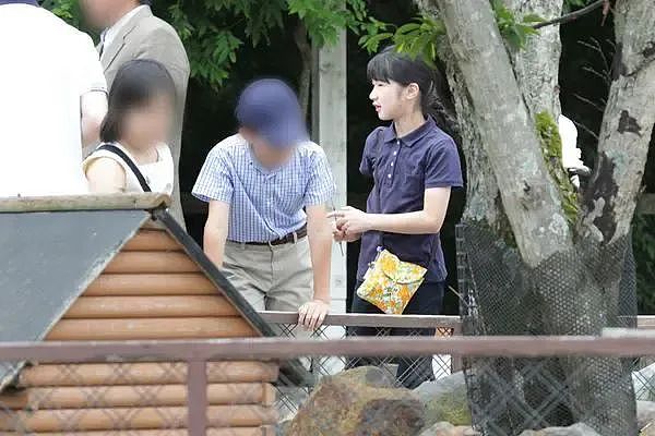 日本爱子公主曝恋情?与神秘男子亲密同游,网友深扒男方后直呼:这也太甜了!(组图) - 10