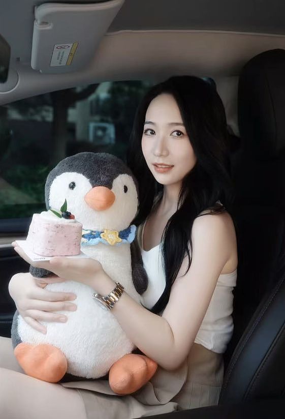 曝张雪峰婚内出轨员工!女方社媒账号被扒,疑粉丝群内自曝包养细节(组图) - 5