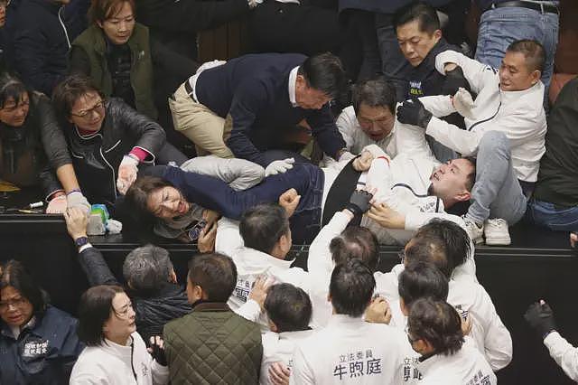 “沉默螺旋”下的台湾大罢免，中间选民为何说不？（组图） - 7