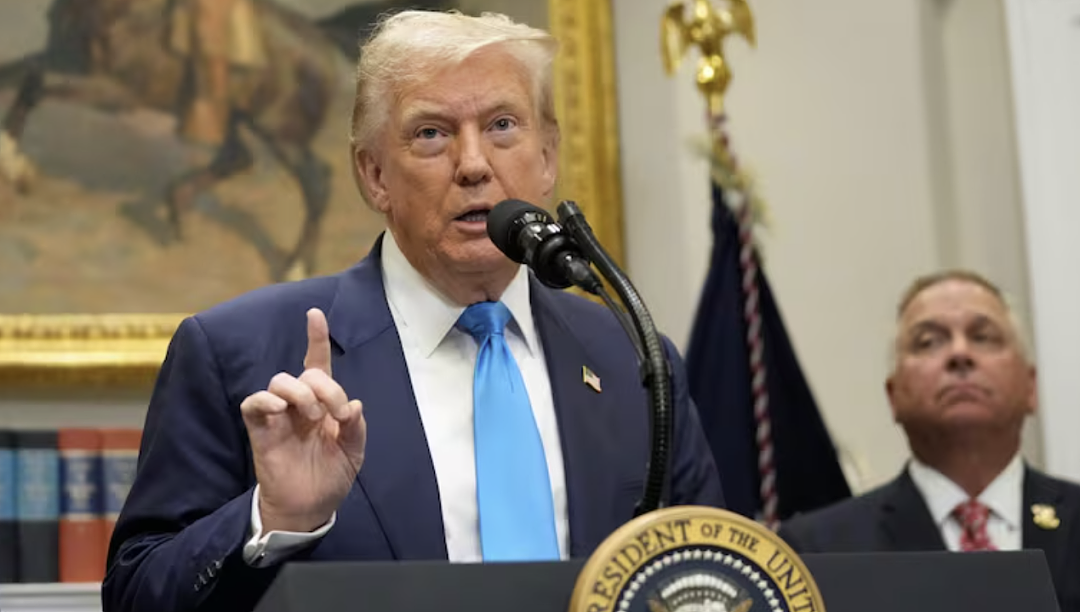 特朗普突发签署41%全球关税令，加拿大硬气不跪！美股暴跌，加元却逆势走强（组图） - 1