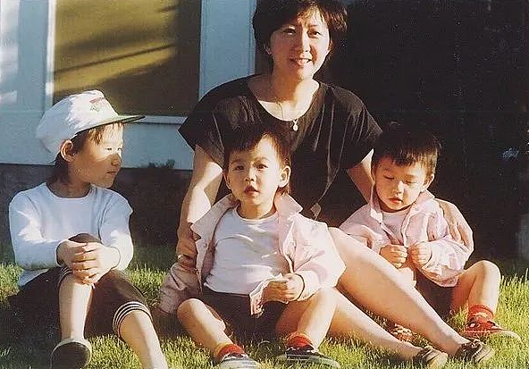 突然承认已婚?出道12年曾遭无线封杀,女友陪伴多年婚期一拖再拖,终于隐婚好友说漏嘴才曝光?(组图) - 4