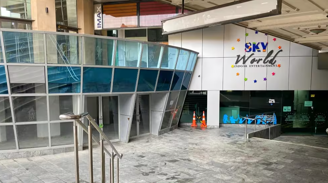 曾经星光熠熠的Sky World，如今成“鬼城”？租户跑路、游客迷路、老板失联，奥克兰最尴尬地标要烂尾？（组图） - 1