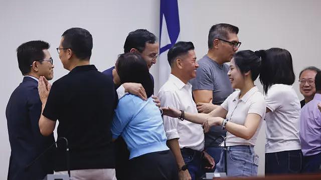 “沉默螺旋”下的台湾大罢免，中间选民为何说不？（组图） - 1