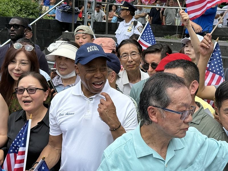 亚当斯涉假造连署签名，52笔已确认，他反驳指对手搞小动作（图） - 1