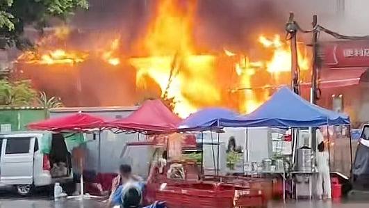 广西梧州一居民楼起火，5人死亡（组图） - 1