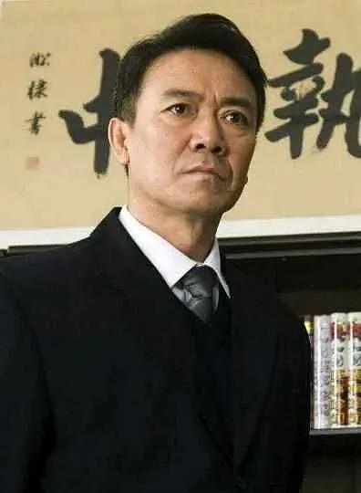 李幼斌：戏里妆容重，戏外皮肤白一点，儿子38岁不婚（组图） - 1