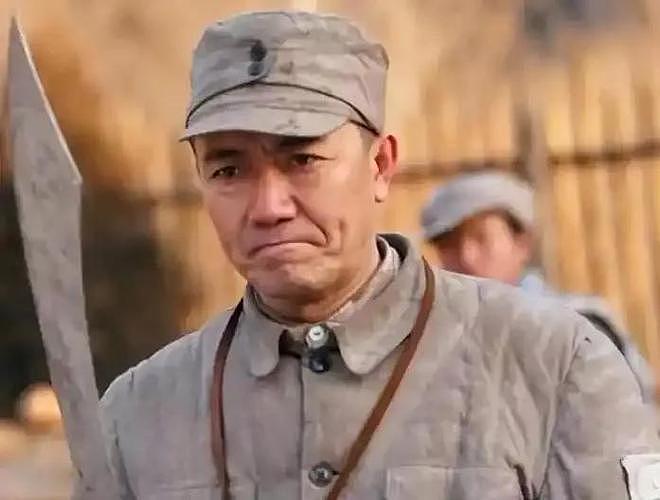 李幼斌：戏里妆容重，戏外皮肤白一点，儿子38岁不婚（组图） - 6