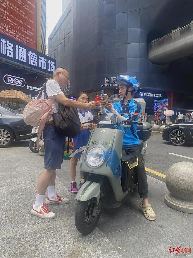 深圳华强北兴起小孩哥代送外卖潮，帮外卖员跑腿每单收费1、2元，有人称干了四五年，一天最多600单（组图） - 4
