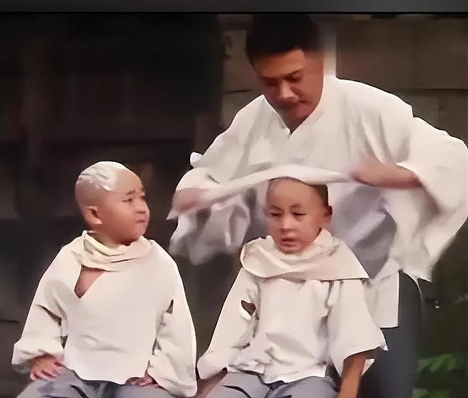 被亲爹吸血,遭师父连累,37岁的“背锅侠”释小龙,太冤了(组图) - 12
