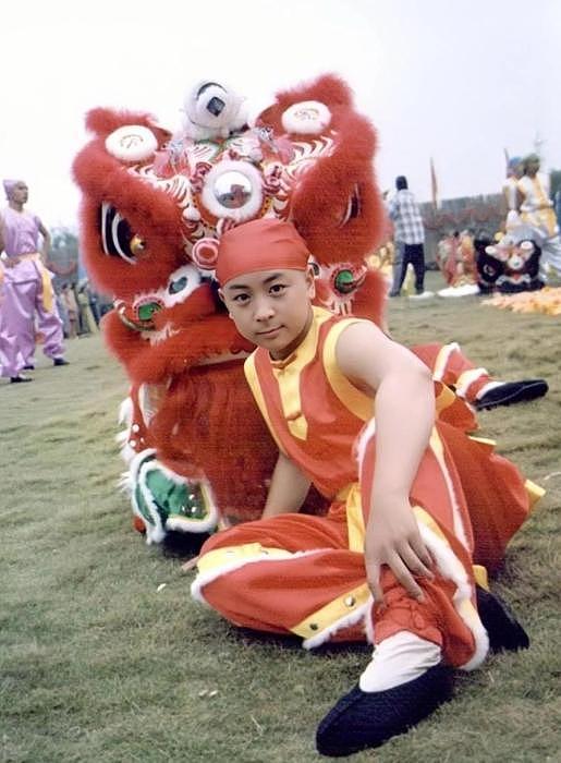 被亲爹吸血,遭师父连累,37岁的“背锅侠”释小龙,太冤了(组图) - 19