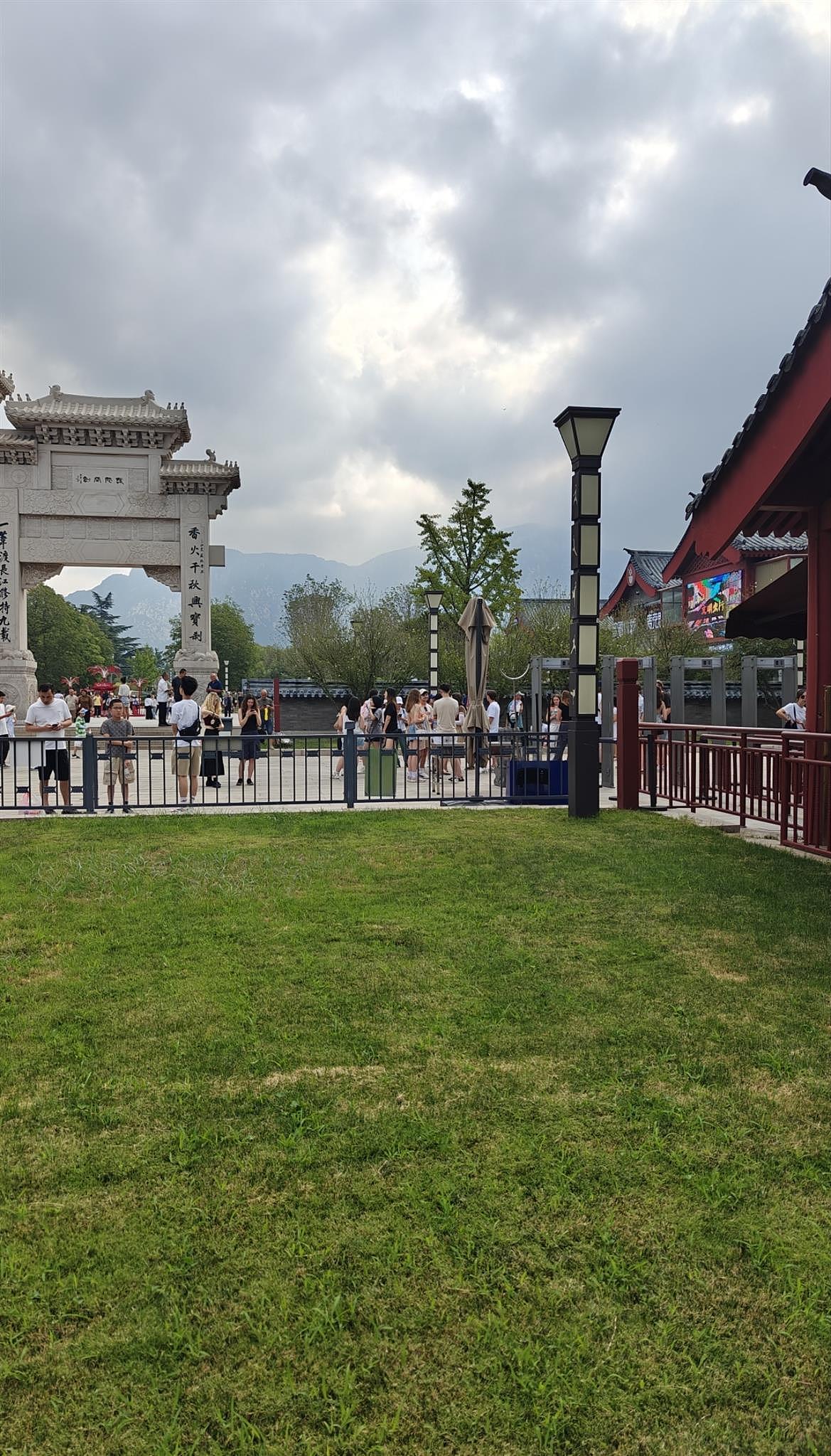 记者实探少林寺:不卖香了,还在卖药膏(组图) - 1