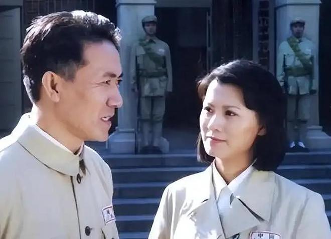 李幼斌：戏里妆容重，戏外皮肤白一点，儿子38岁不婚（组图） - 7