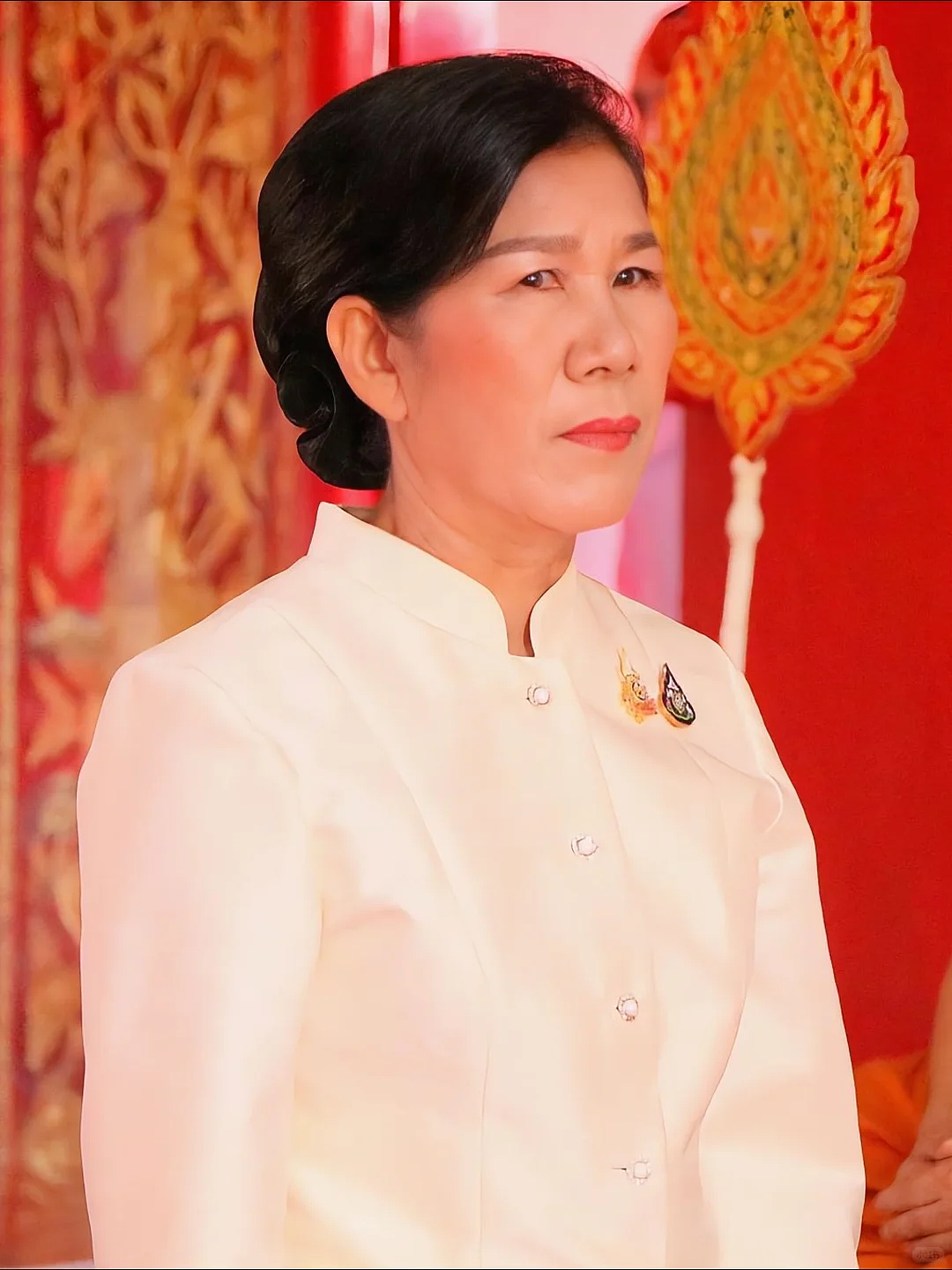 泰王室大乱斗？二度流亡王子隔空再挑事，泰王太缺人竟派贵妃诗妮娜亲妈出席公务？网友：丈母娘都上了（组图） - 3