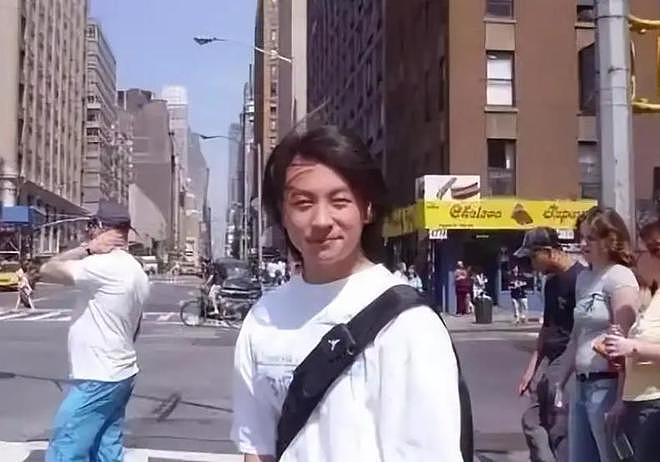 被亲爹吸血,遭师父连累,37岁的“背锅侠”释小龙,太冤了(组图) - 15