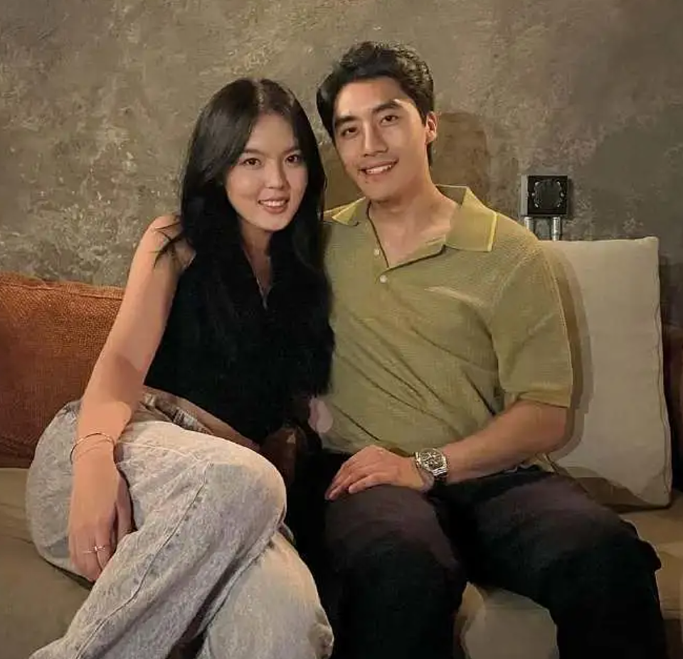 李咏女儿官宣恋情!23岁法图麦晒甜蜜合影,男朋友被夸长得帅(组图) - 2