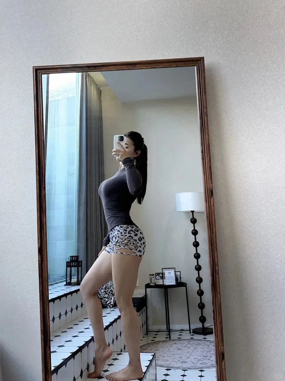 【美女】促睾女神”在线锁魂,身材那么“凶”的健身小姐姐谁能扛得住?(组图) - 4
