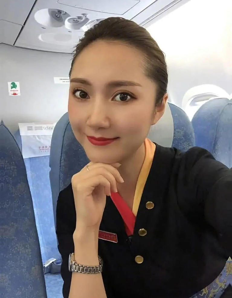 空姐看上头等舱乘客，写小纸条主动追求（组图） - 1