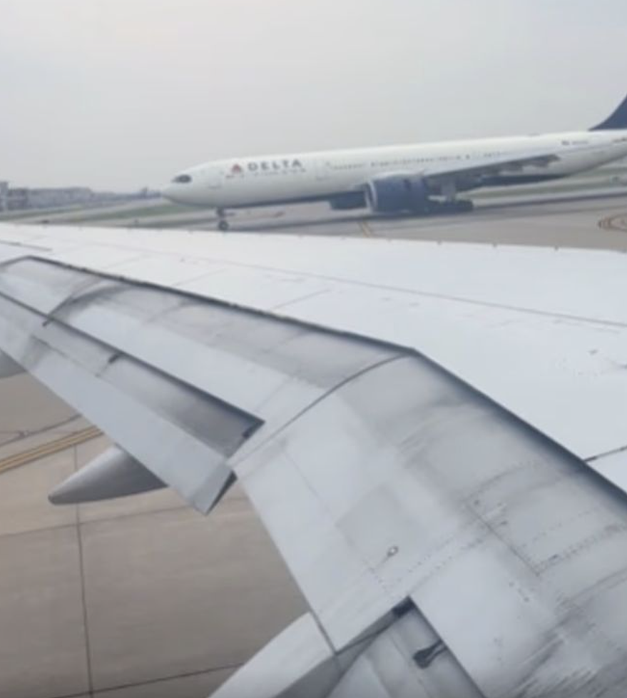 吓人!载288人客机高空急坠1600英尺!机舱砸得人仰马翻,乘客吓得尖叫哭泣(组图) - 7