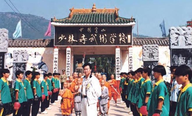 被亲爹吸血,遭师父连累,37岁的“背锅侠”释小龙,太冤了(组图) - 26