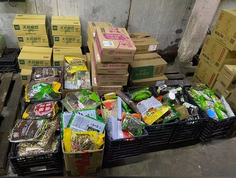 超市惊现“惯偷”女:半年盗窃上万美元,赃物当街贱卖,华人喜欢什么她就偷什么(组图) - 1