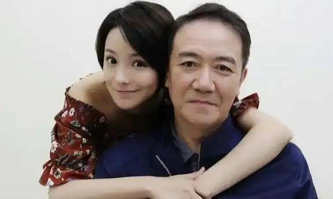 李幼斌：戏里妆容重，戏外皮肤白一点，儿子38岁不婚（组图） - 5