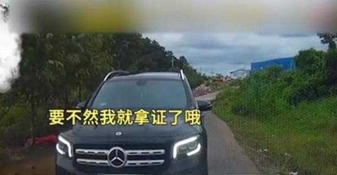亮证女为何知道男子信息,公安局长:恰好认得他的车(组图) - 2