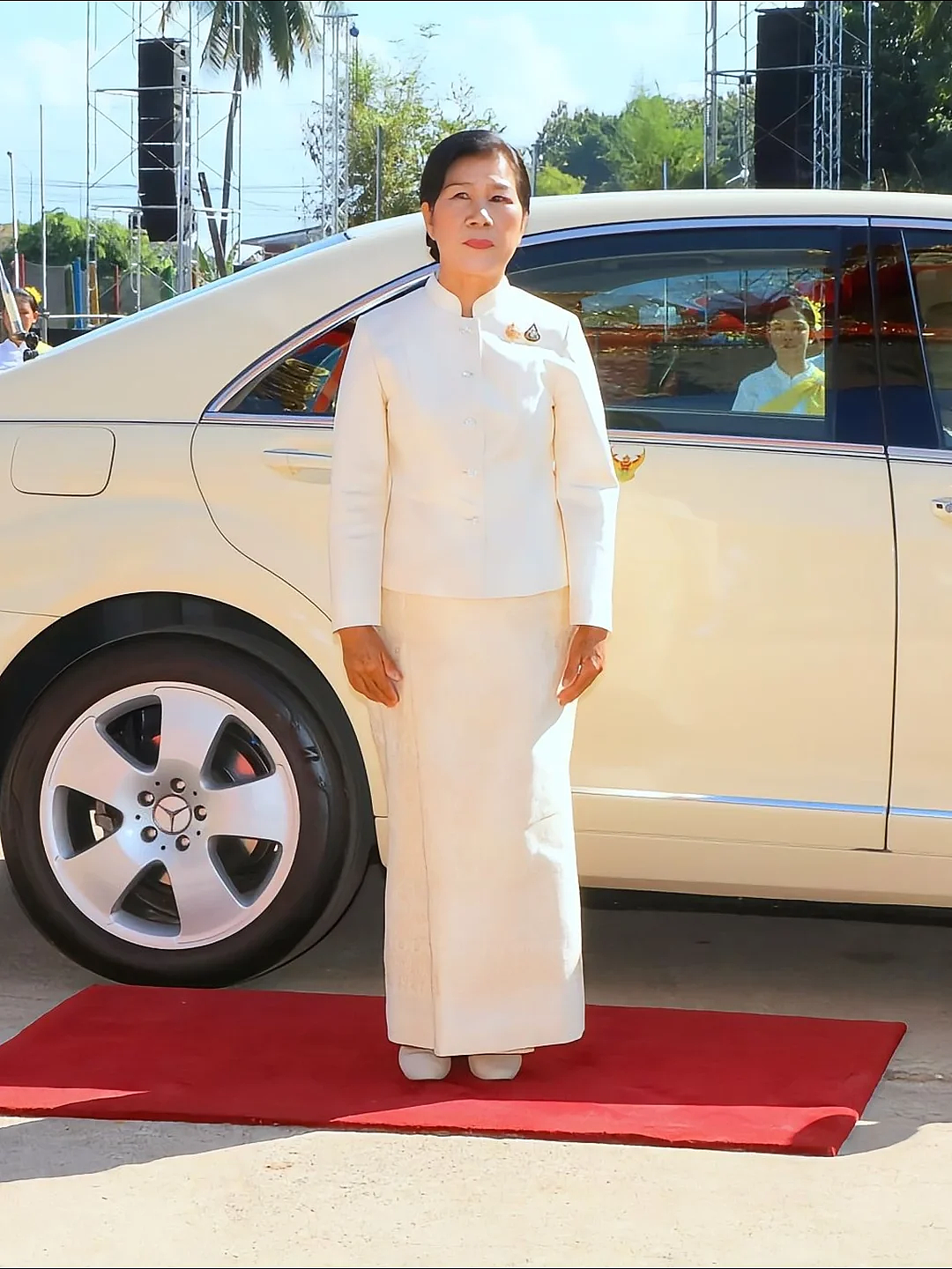 泰王室大乱斗？二度流亡王子隔空再挑事，泰王太缺人竟派贵妃诗妮娜亲妈出席公务？网友：丈母娘都上了（组图） - 21