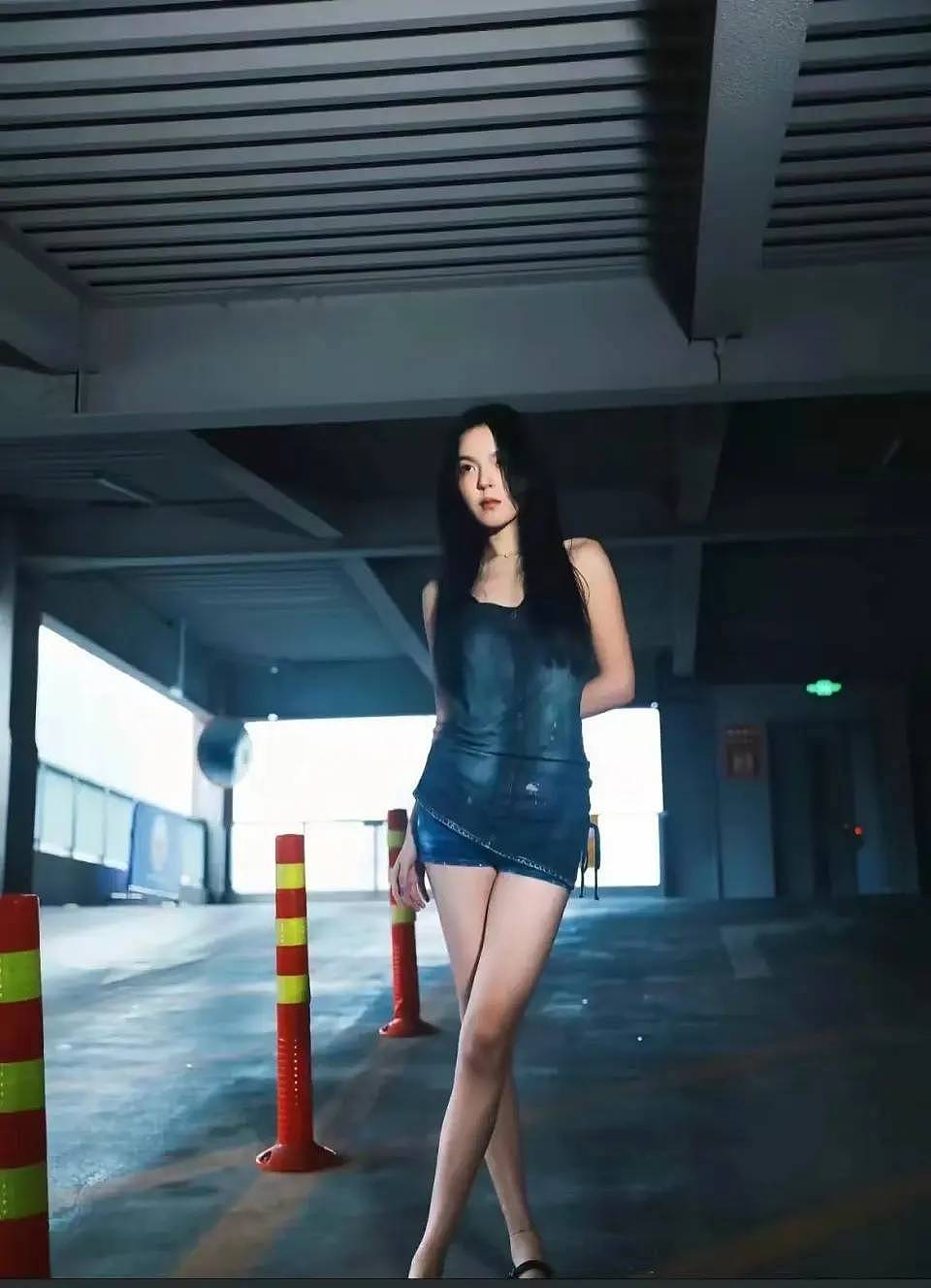 李咏女儿官宣恋情!23岁法图麦晒和男友合影(组图) - 18