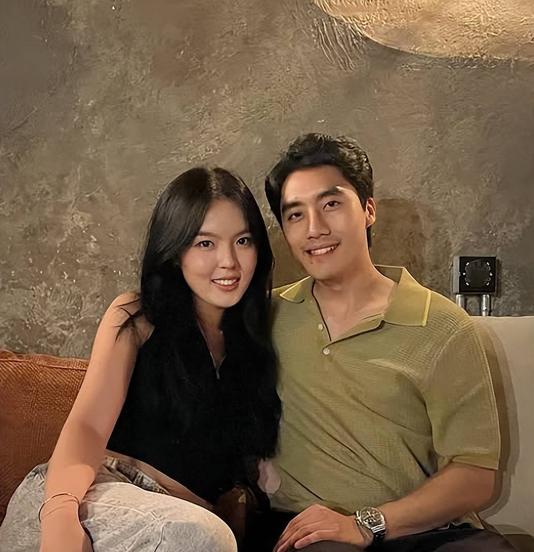 李咏女儿官宣恋情!23岁法图麦晒和男友合影(组图) - 11