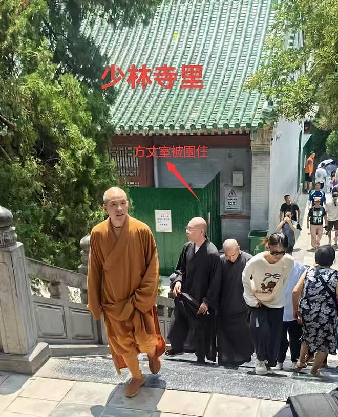 印乐法师担任少林寺住持后首露面，在方丈室外被偶遇，非常低调（组图） - 3