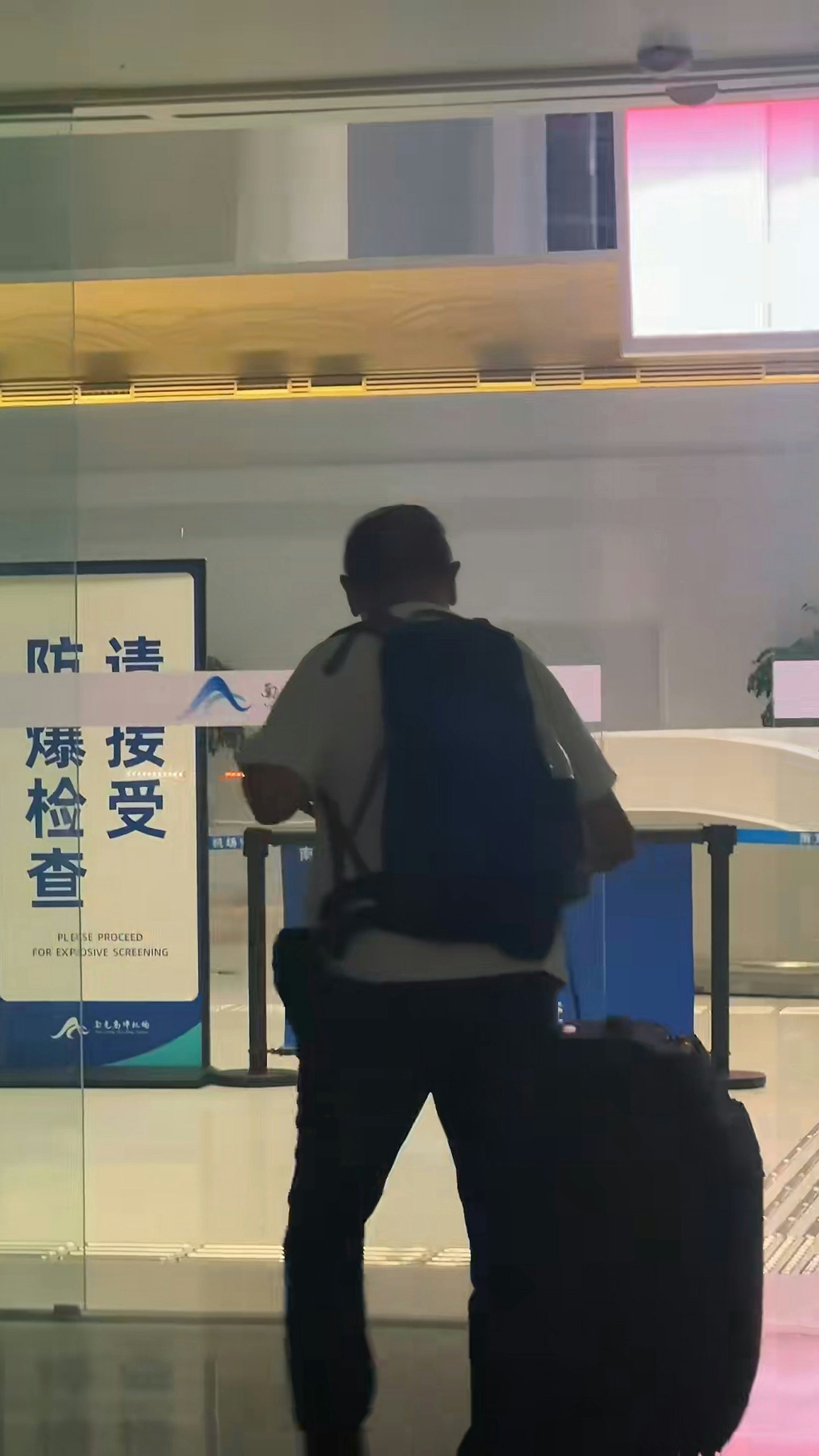 香港知名影星宣布退休！被誉为“三级片天王”，此前半身麻痹险丧命：不想这么快离开世界（组图） - 13