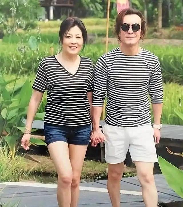 李咏女儿官宣恋情!23岁法图麦晒和男友合影(组图) - 3