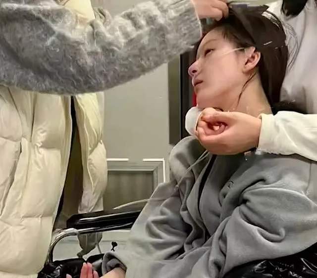赵露思指责公司去旅游不照顾她，被扒曾让助理穿袜子徒手接口香糖（组图） - 12
