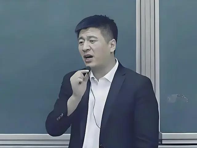 张雪峰被爆包养小12岁小情人,当教育遇上桃色,难道要塌了?(组图) - 7