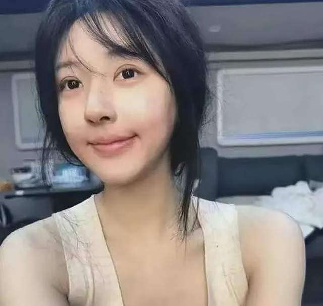 赵露思指责公司去旅游不照顾她，被扒曾让助理穿袜子徒手接口香糖（组图） - 15