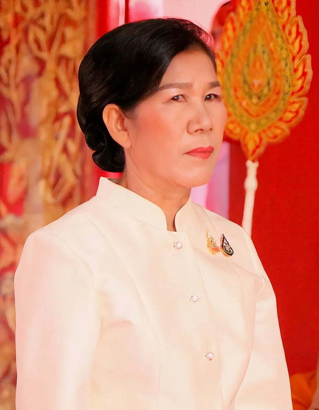 泰王室王太后疑似去世,王室被曝内忧外患人手严重不足,连泰王“丈母娘“都被派出席公务?(组图) - 15