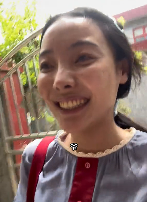 【情感】火遍全网的“卖菜西施”:父母智力残疾,她却把苦日子过成花,被人民日报点赞(组图) - 5