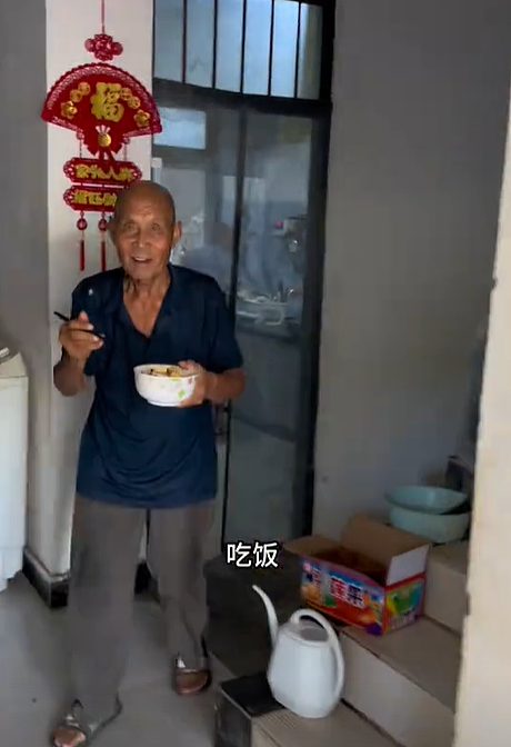 【情感】火遍全网的“卖菜西施”:父母智力残疾,她却把苦日子过成花,被人民日报点赞(组图) - 6