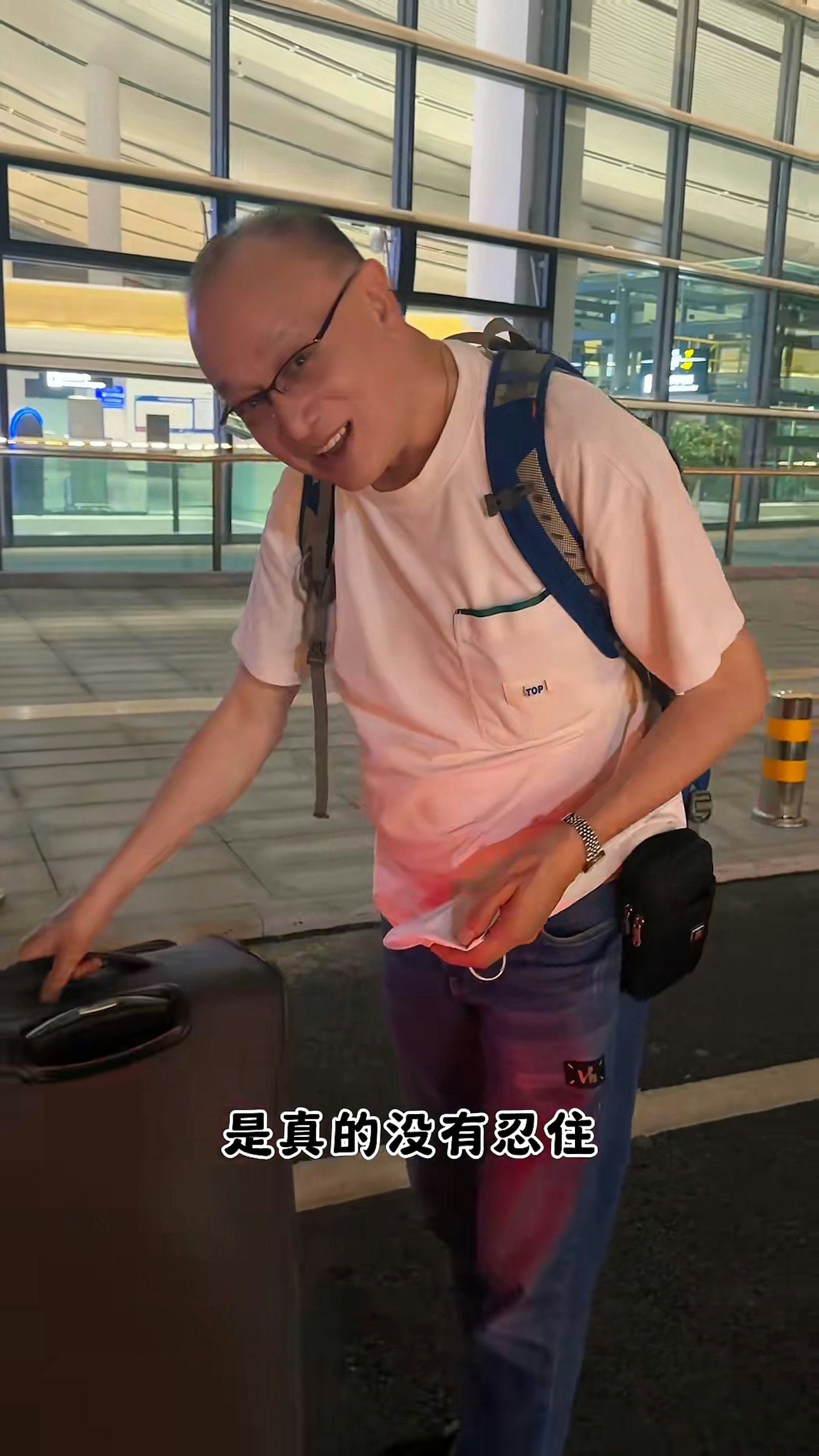 香港知名影星宣布退休！被誉为“三级片天王”，此前半身麻痹险丧命：不想这么快离开世界（组图） - 11