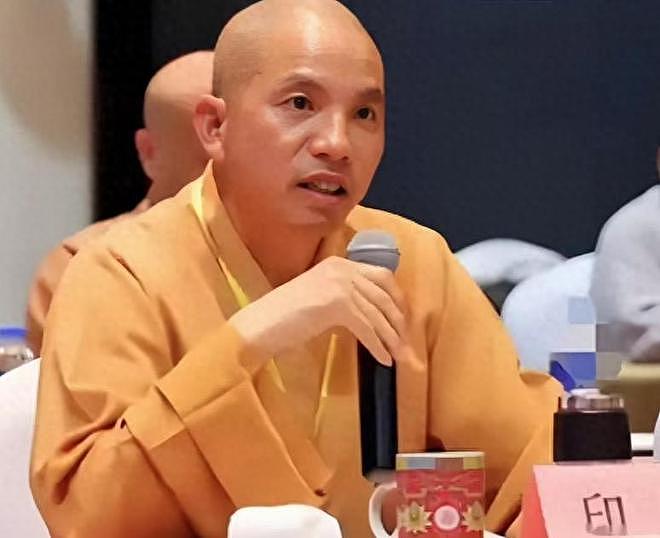印乐法师担任少林寺住持后首露面，在方丈室外被偶遇，非常低调（组图） - 1