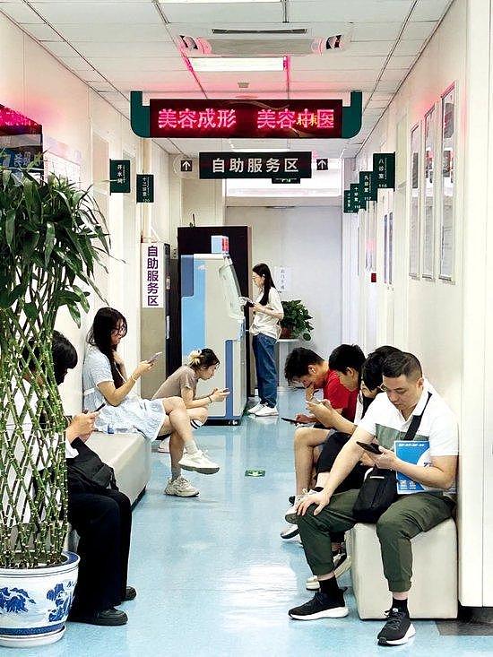 高考后，中国学生挤爆整形科（图） - 1