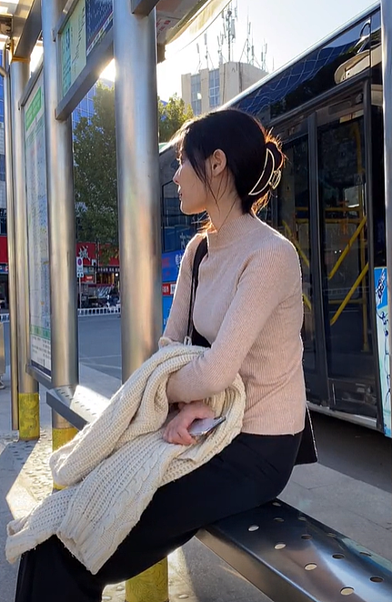 【情感】火遍全网的“卖菜西施”:父母智力残疾,她却把苦日子过成花,被人民日报点赞(组图) - 37