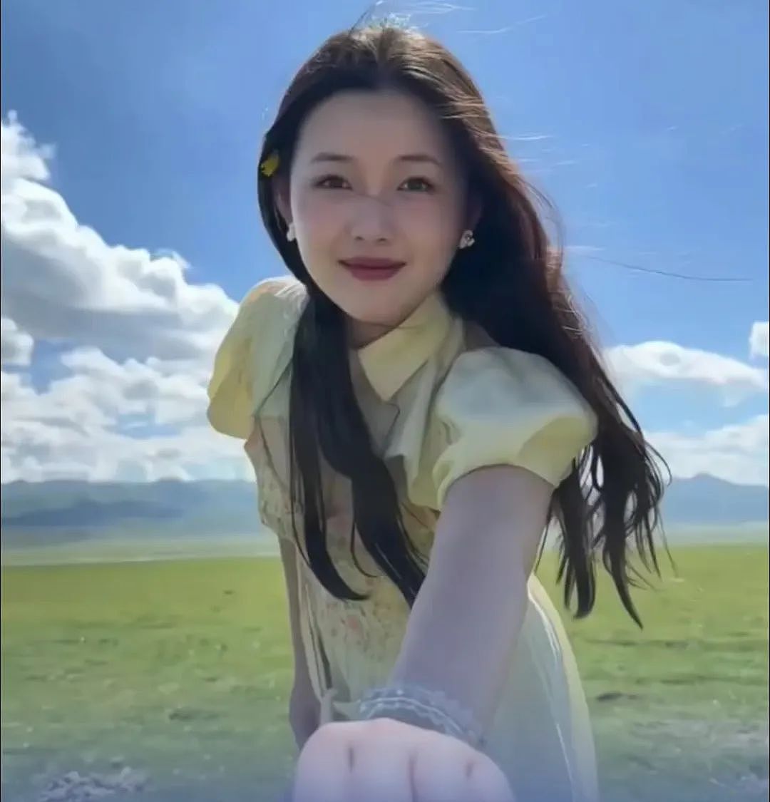 24岁女生酷似大S走红 ，回应：没模仿她，不会消费她，以前没有整容以后也不会（视频/组图） - 1