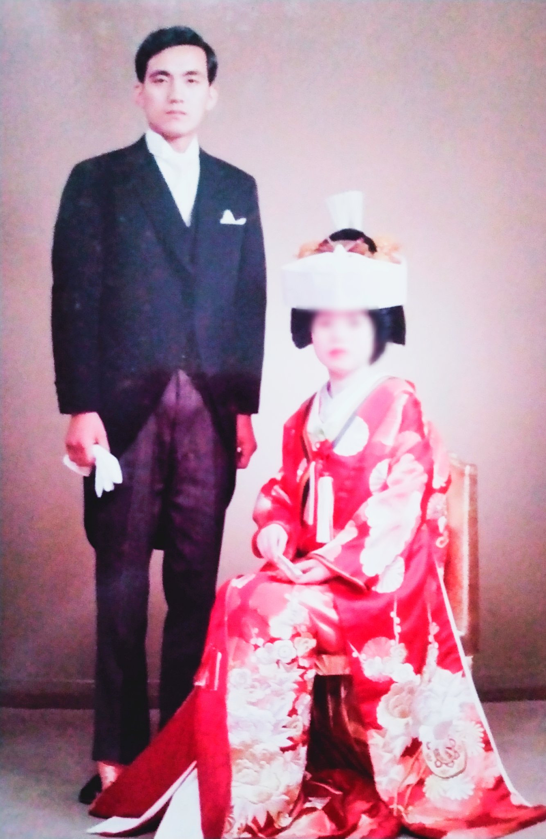 惊艳!日本一网友分享74岁母亲年轻时的照片意外走红!网友:这颜值放现在妥妥大明星(组图) - 17