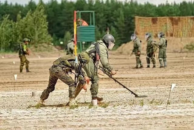 【情感】“排雷英雄”杜富国:为保护战友被炸成血人!新婚妻子说:今生我就是你的眼睛和手(组图) - 7
