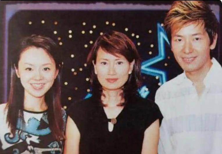 主持人沈婷近况曝光,49岁依旧优雅漂亮,二婚嫁小10岁老公很幸福(组图) - 10